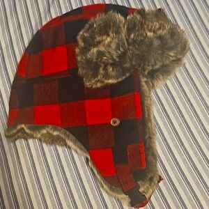 Fur lined winter hat "goodiellow" "plad red and black" "size fits most"